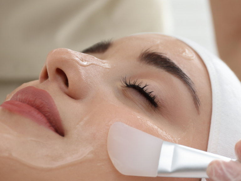 Découvrez nos peelings professionnels dans notre cabinet situé sur Wattrelos, proche de Roubaix, Tourcoing et Lille. Peelings professionnels réalisés par une experte dermo-esthétique.